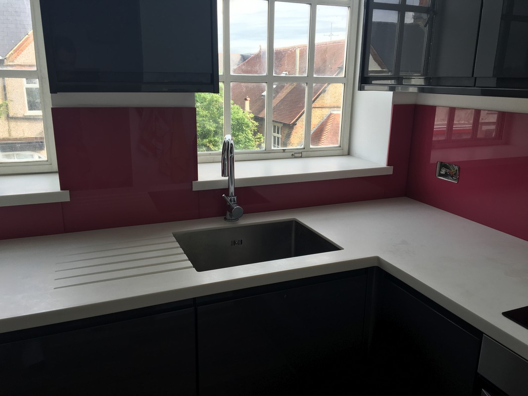Deep plum coloured glass splashback in modern Leighton Buzzard kitchen